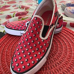 Converse , worn a couple of times. In great condition.